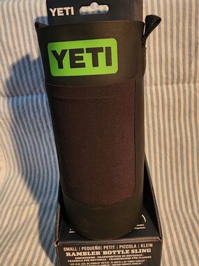 YETI Small Rambler Bottle Sling in Black with Green Logo NEW
